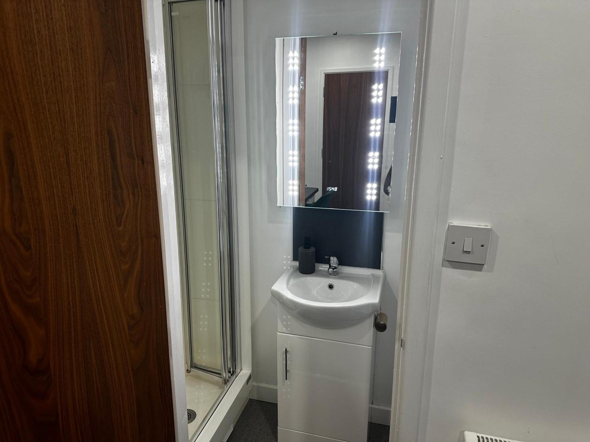 Apartment Cozzy One Min From Train Station *